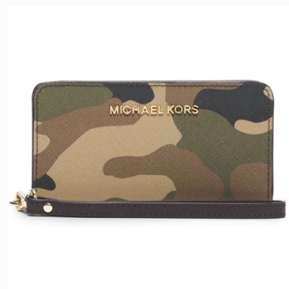 ISO‼️ MK Wristlet - Picture 1 of 2